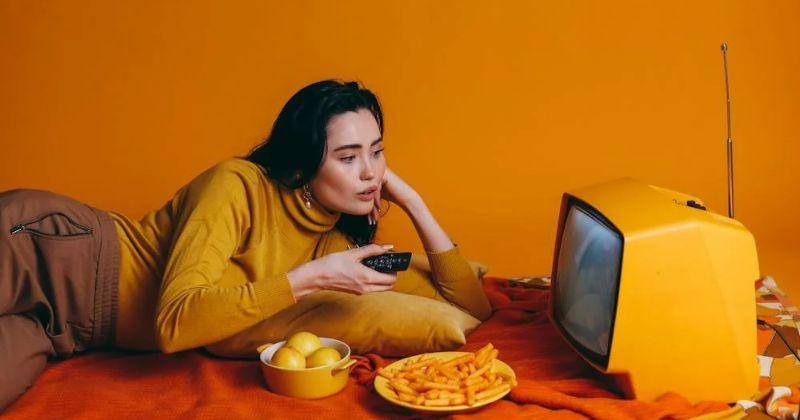 Apa Itu Stres Eating? Ketahui Penyebab dan Dampak Makan Berlebih